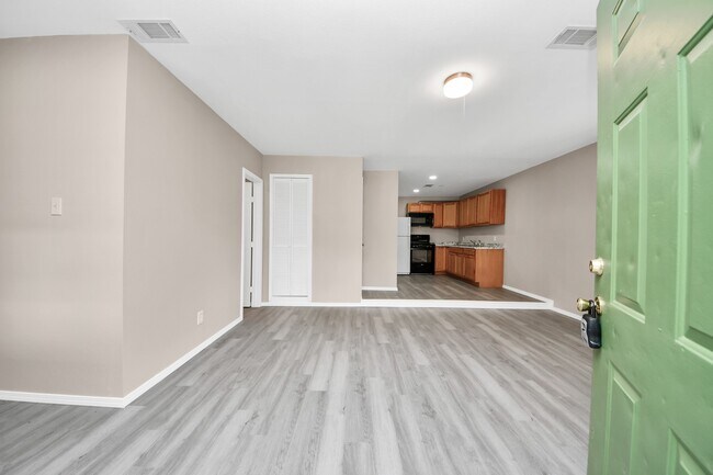 Building Photo - 17111 River Rd