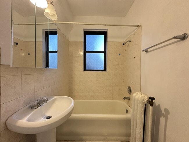 Building Photo - 1169 N Dearborn St