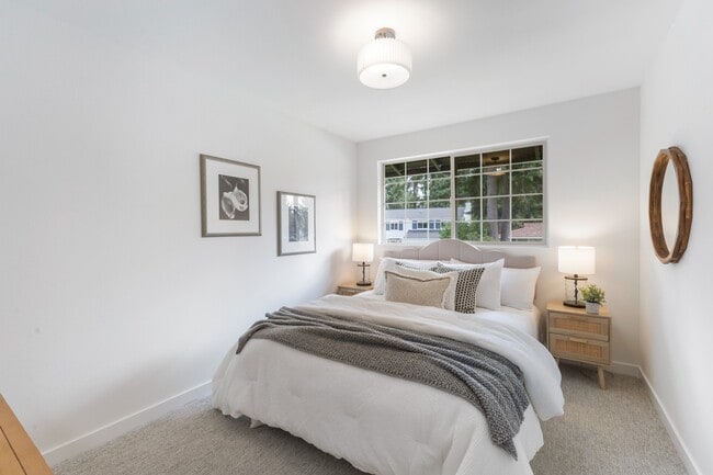 Building Photo - Fully Remodeled 4BR Rambler in Private Federal Way Community