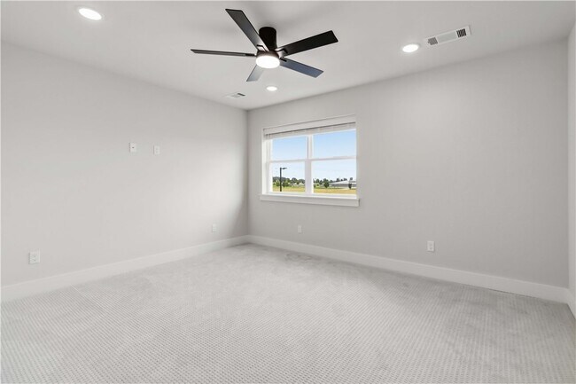 Building Photo - 900 Moksha St