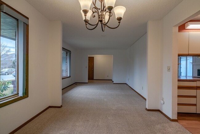 Building Photo - Single Floor Home! 3 bedroom, 3 bathrooms ...