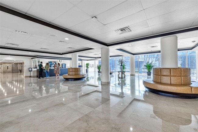 Building Photo - 5005 Collins Ave
