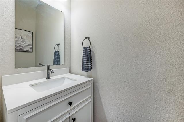 Building Photo - 2450 Kates Pl