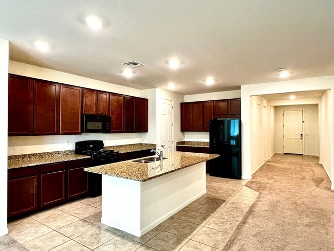 Building Photo - 4 Bedroom Home with 3-Car Garage in Gladde...