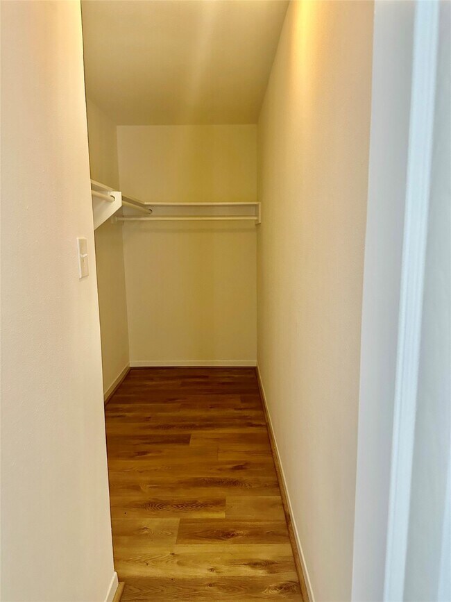 Building Photo - 9029 Gaylord Dr