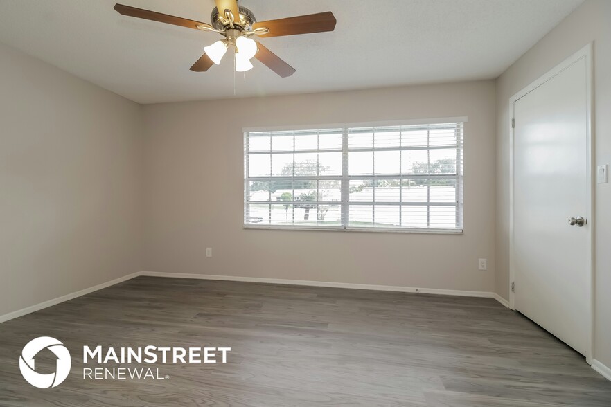 Building Photo - 1523 Maplewood Cir