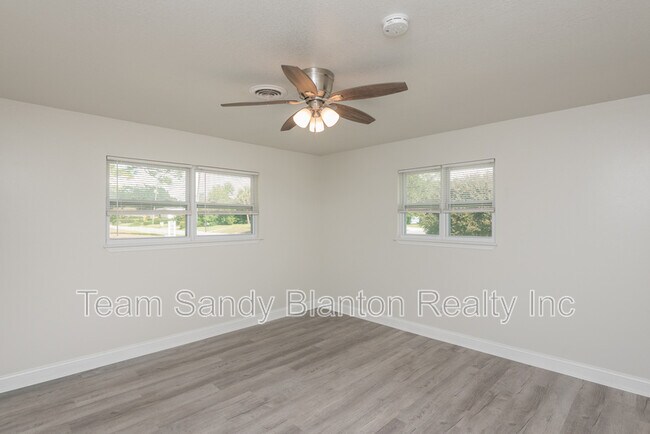 Building Photo - 3995 Tom Ln Dr