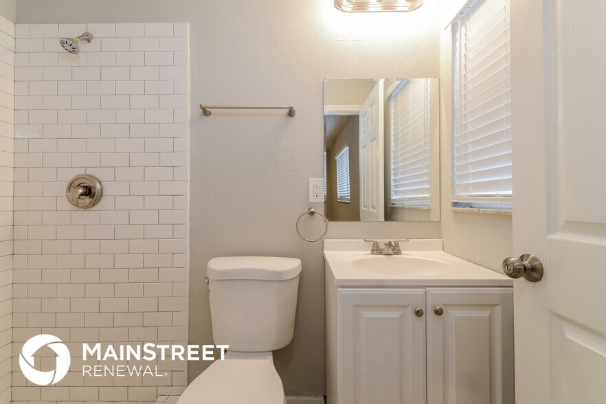 Building Photo - 1706 17th Ave Dr E