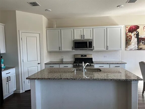 Building Photo - 755 Bayberry Ln