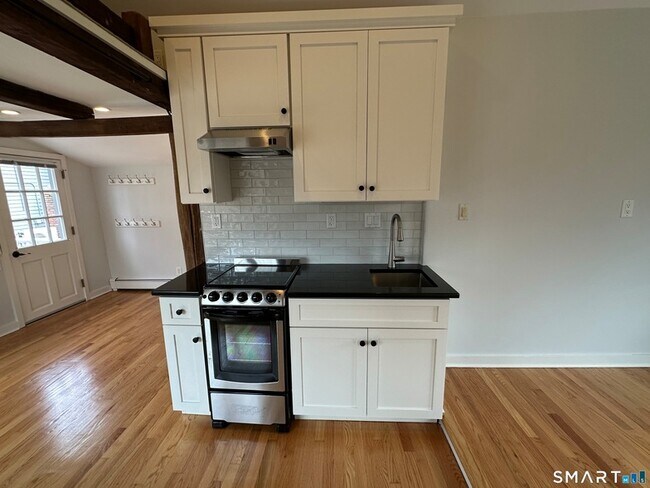 Building Photo - 20 Cannondale Rd