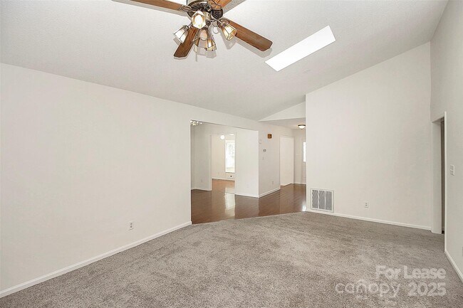 Building Photo - 155 Sunfish Dr