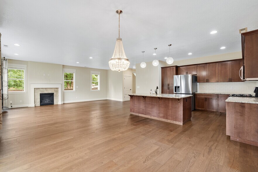 Building Photo - 28616 Greenway Dr