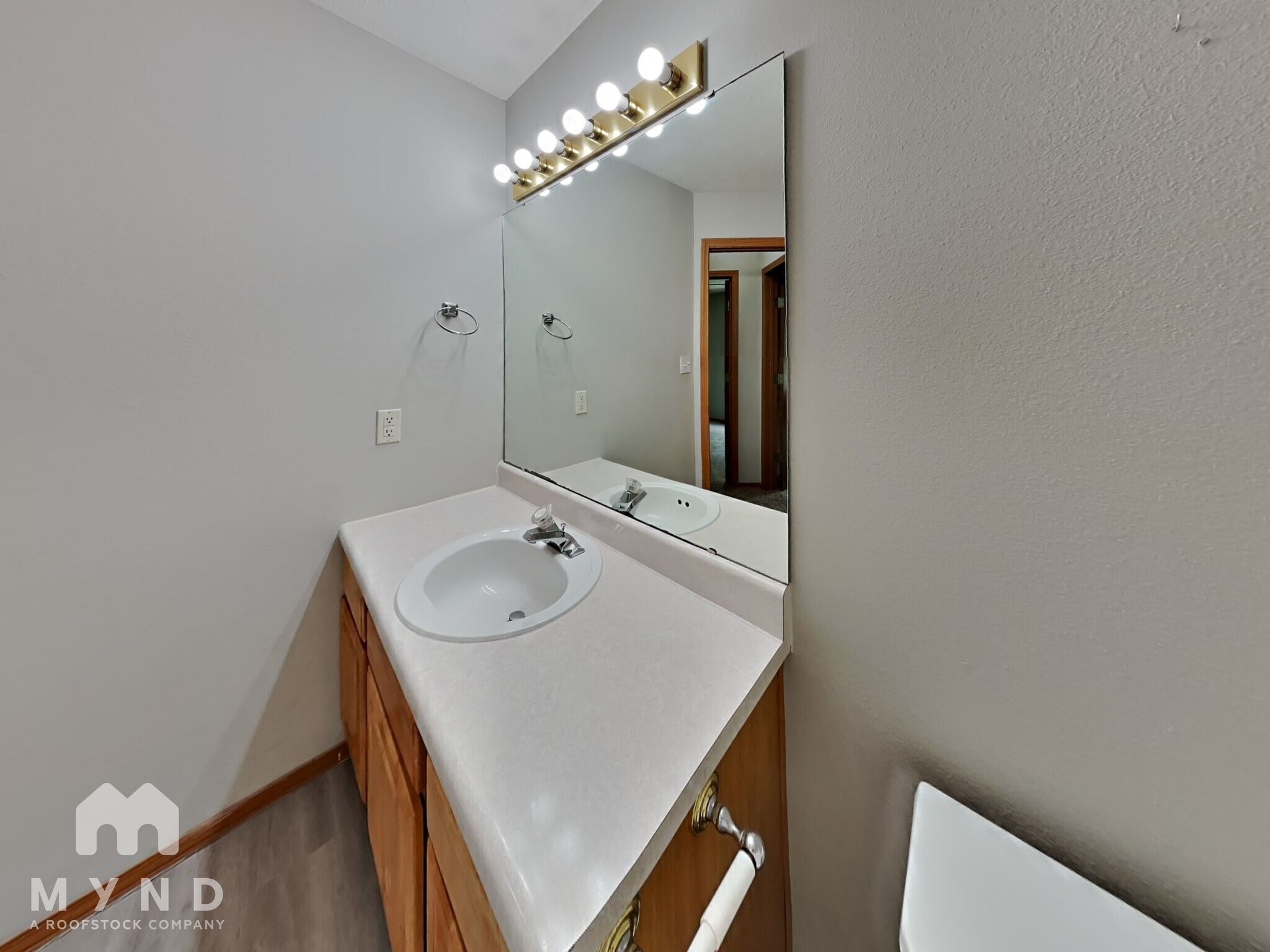 Building Photo - 419 S Sherwood Ave