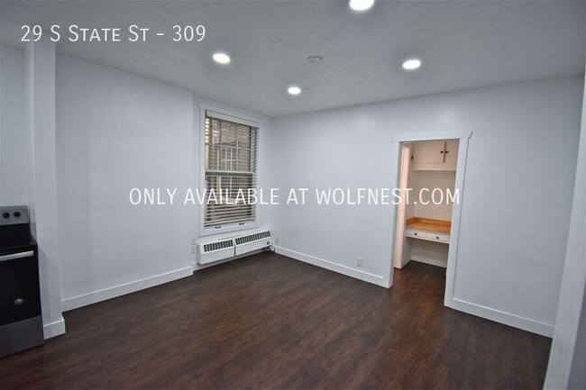 Building Photo - Remodeled Downtown Studio Condo! No Deposi...