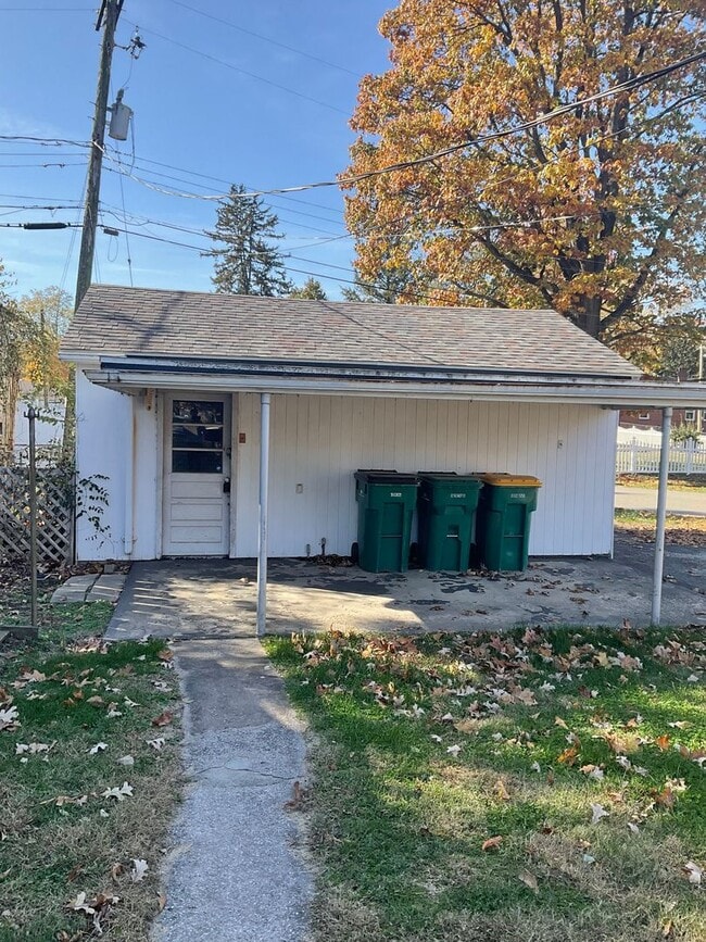 Building Photo - 207 W Hwy 50