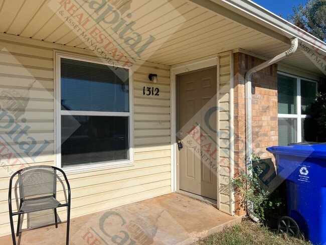 Building Photo - Charming 2 Bedroom Close to Campus