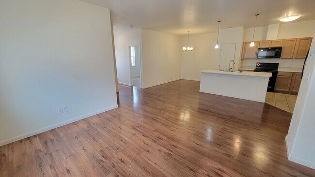 Building Photo - Modern Townhome with Views Near Mesa Mall