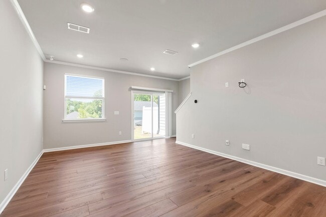 Building Photo - Modern 3-Bedroom Townhome with Luxury Fini...