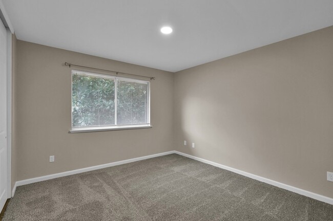 Building Photo - 12311 Glenview Dr