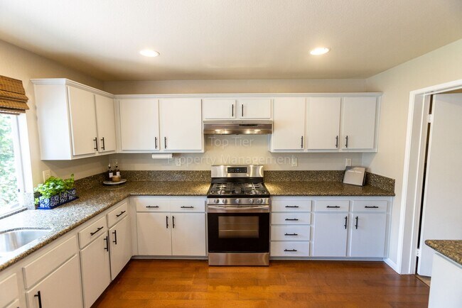 Building Photo - Gorgeous upgraded 4 bed 2.5 bath 2,216 sqft home with Remodeled Kitchen, Hardwood Floors, Tesla S...