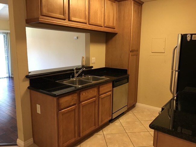 Kitchen - 1345 Cabrillo Park Dr