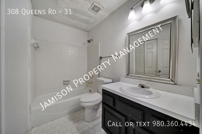 Building Photo - 308 Queens Rd