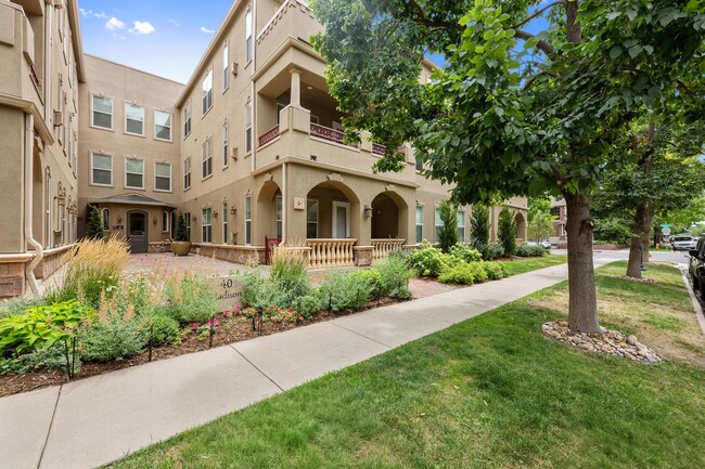 Building Photo - Gorgeous top-level condo in Cherry Creek!