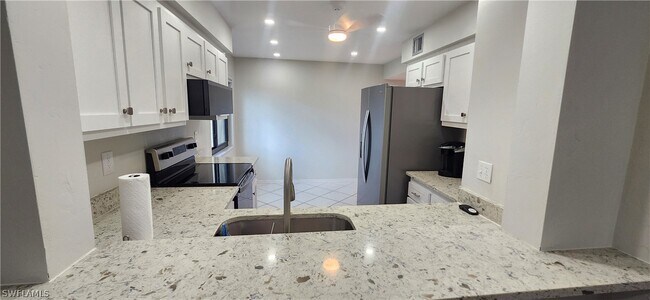 Building Photo - 228 Fox Glen Dr