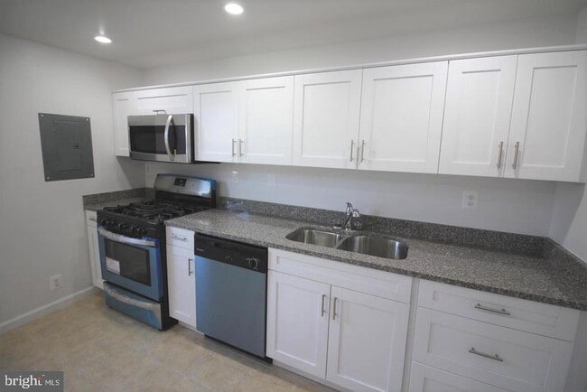 Building Photo - 523 Carlsbad Ct