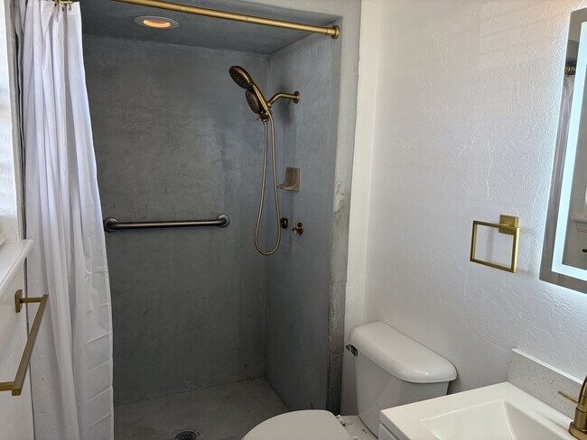 Building Photo - 5800 NW 45th St