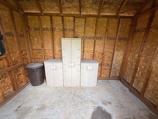 Building Photo - 460 SE Conifer Pl