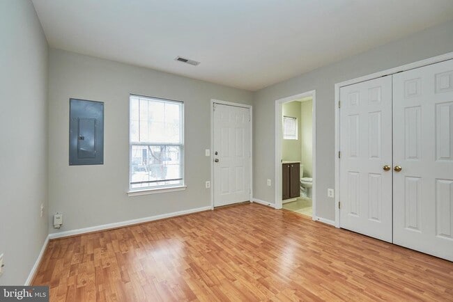 Building Photo - 22960 Fontwell Square