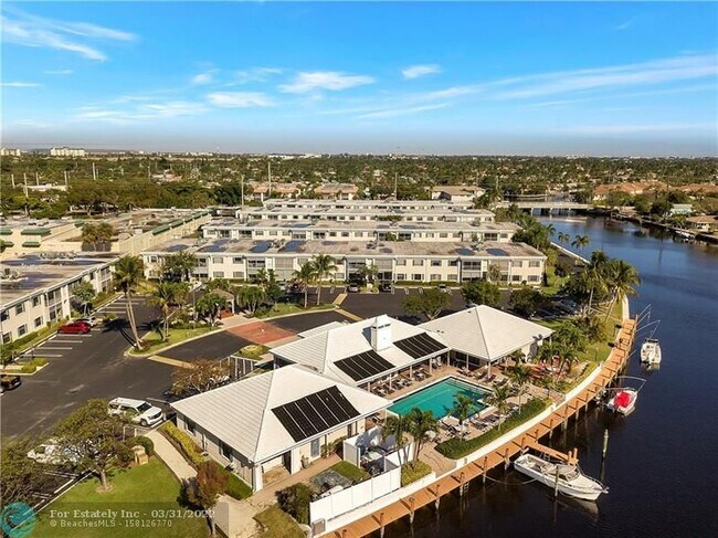 Building Photo - 120 Cypress Club Dr