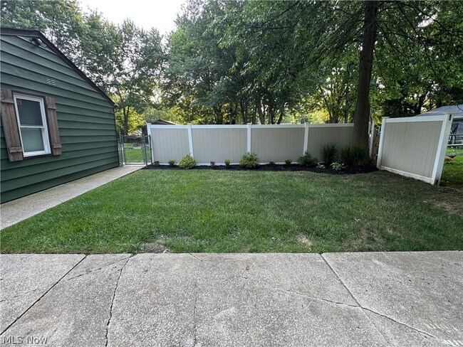 Building Photo - 12755 Vincent Dr