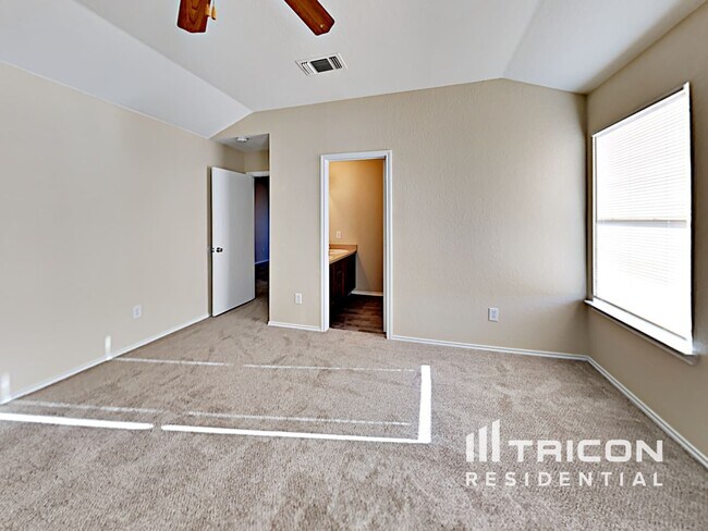 Building Photo - 2107 Hollow Cir