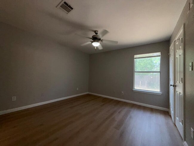 Building Photo - 2906 Kestrel Dr