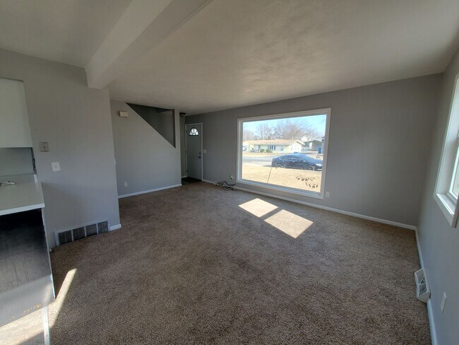 Building Photo - SL KSR1012