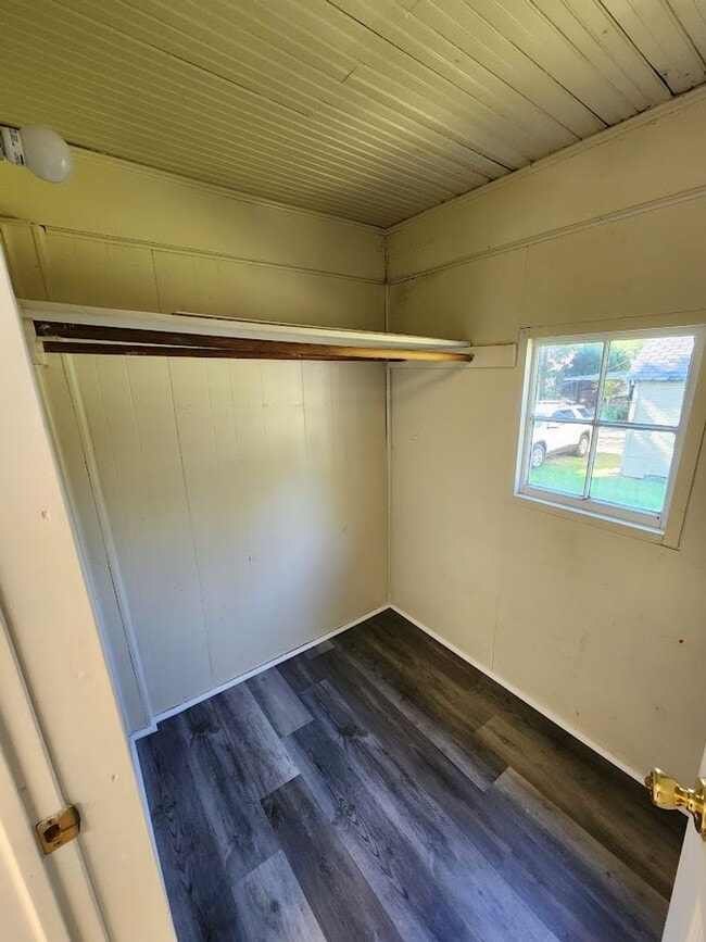 Building Photo - 200 S West St