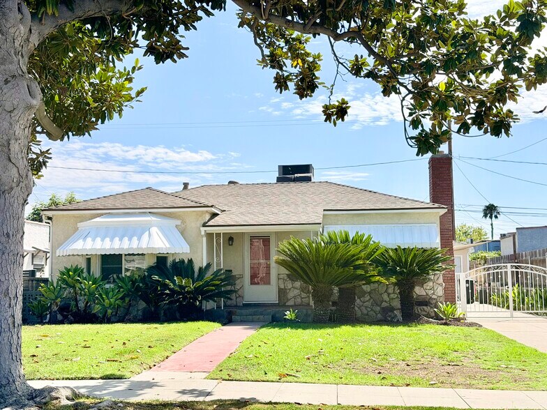 Building Photo - 828 N Pass Ave