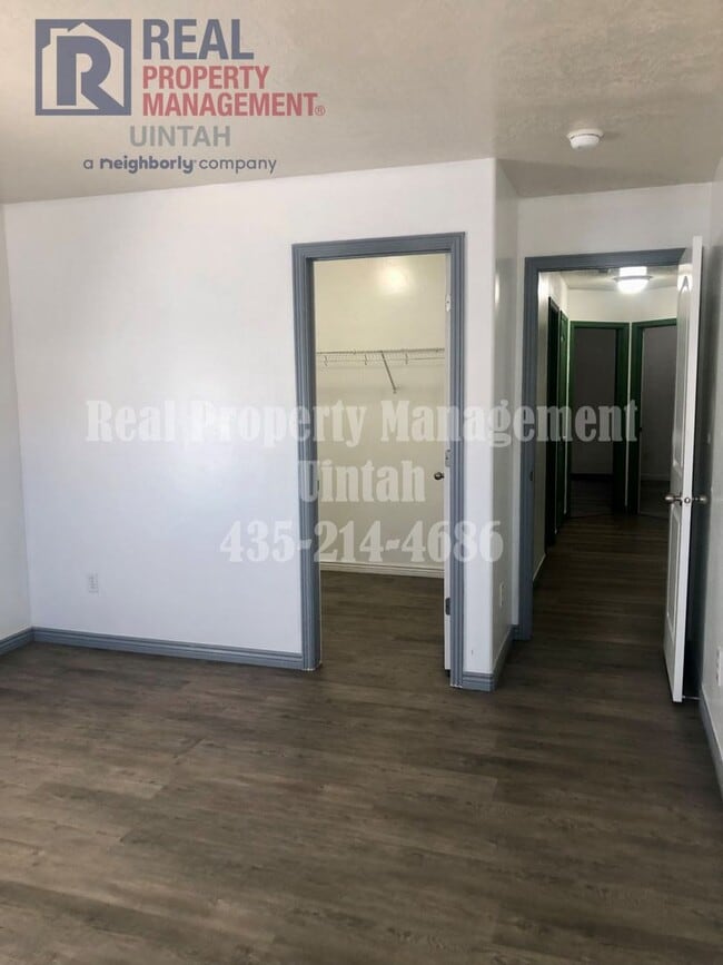 Building Photo - 3 Bed 2.5 Bath Townhome in Split Mountain.