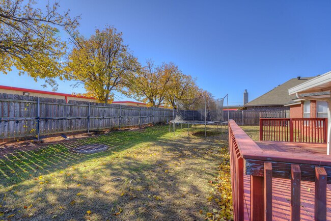 Building Photo - 5700 SE 87th St