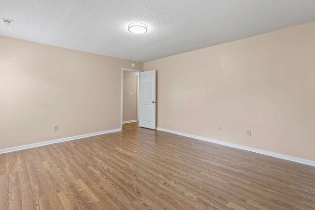 Building Photo - Affordable in the Heart of Jacksonville