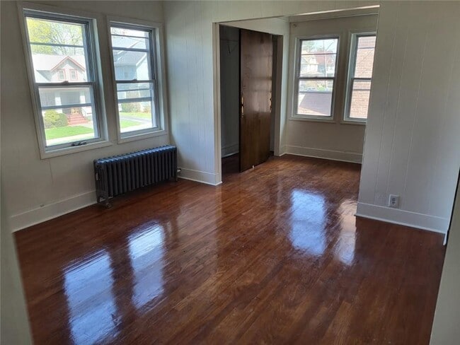 Building Photo - 108 Grand Ave