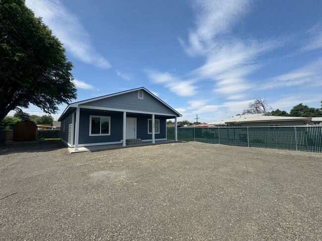 Primary Photo - Non-Refundable & Security Deposit Total: $...