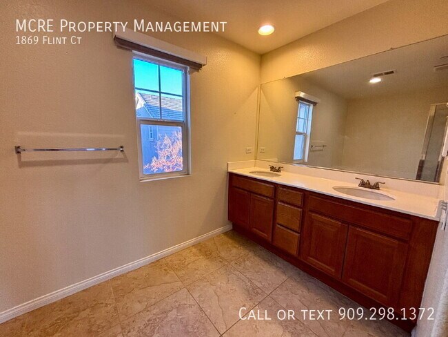 Building Photo - 1869 Flint Ct