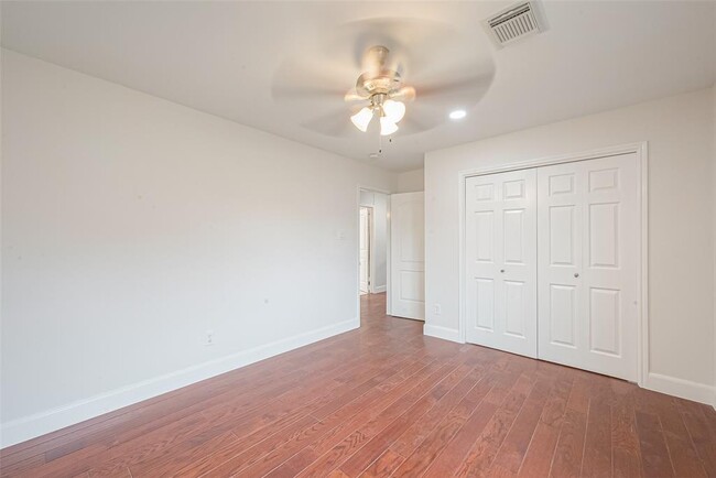 Building Photo - 12127 Carriage Hill Dr