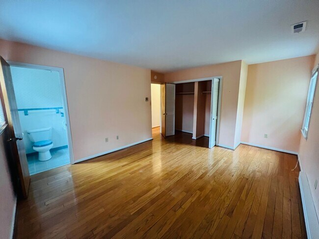 Building Photo - 401 Apperson Dr