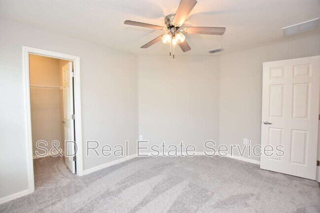 Building Photo - 372 Cascara Ln