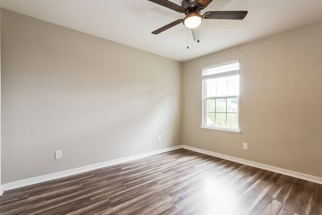 Building Photo - 123 Prairie Falcon Dr