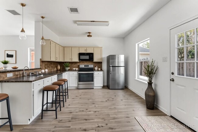 Building Photo - 7415 Kransburg Ranch Dr